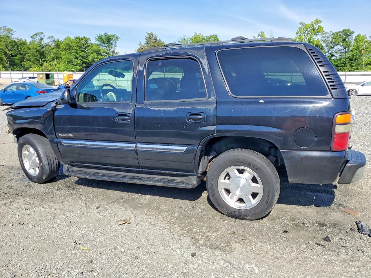 2004 GMC YUKON photo 4