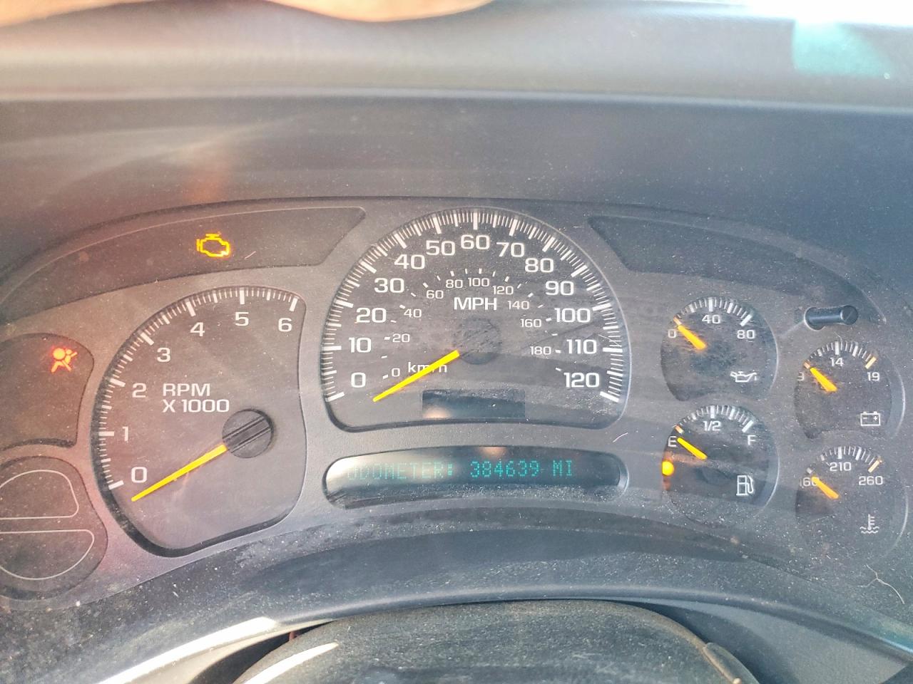 2004 GMC YUKON photo 25