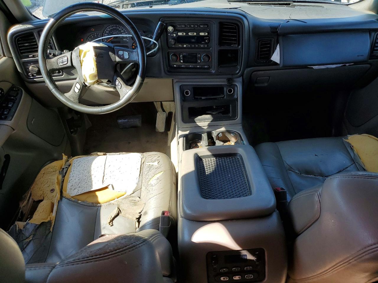 2004 GMC YUKON photo 22