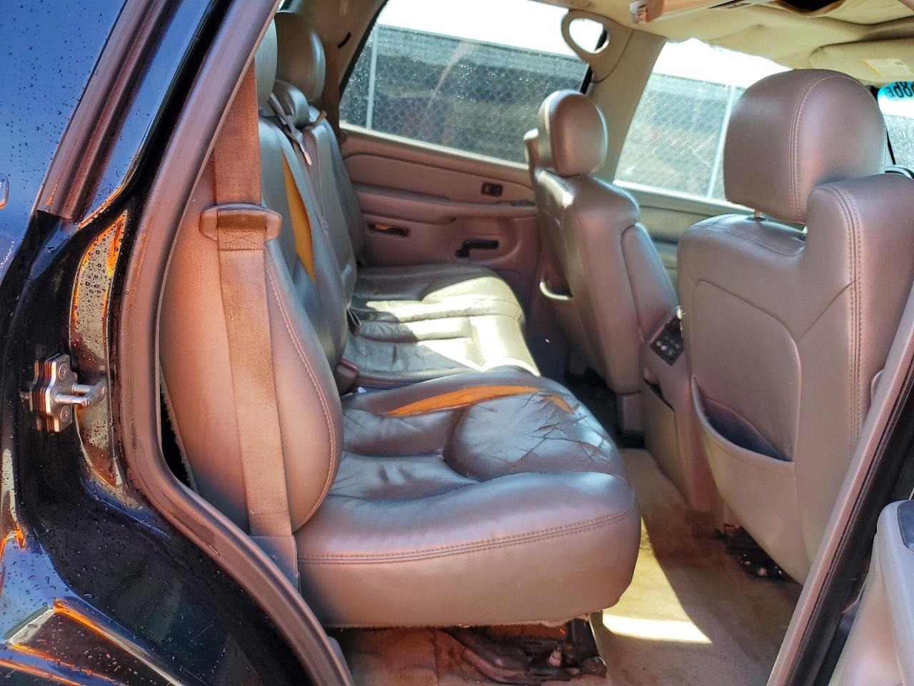 2004 GMC YUKON photo 28