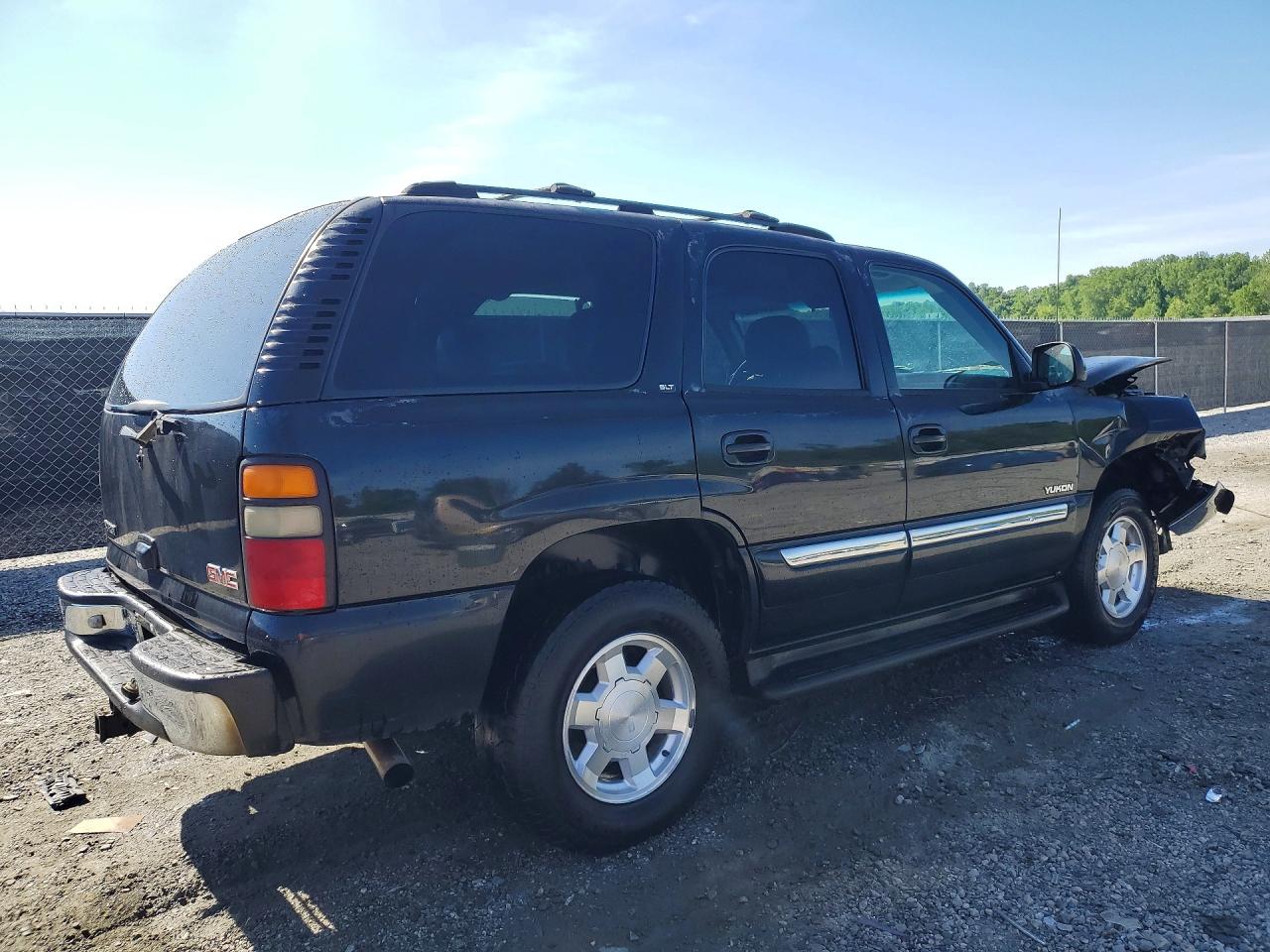2004 GMC YUKON photo 7