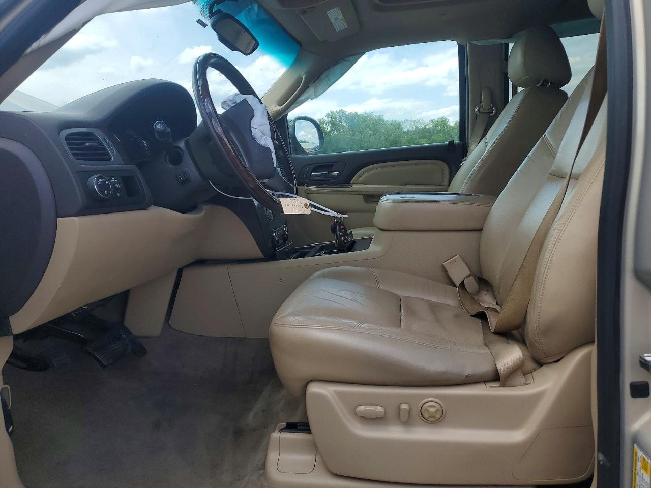 2012 GMC YUKON XL DENALI photo 19