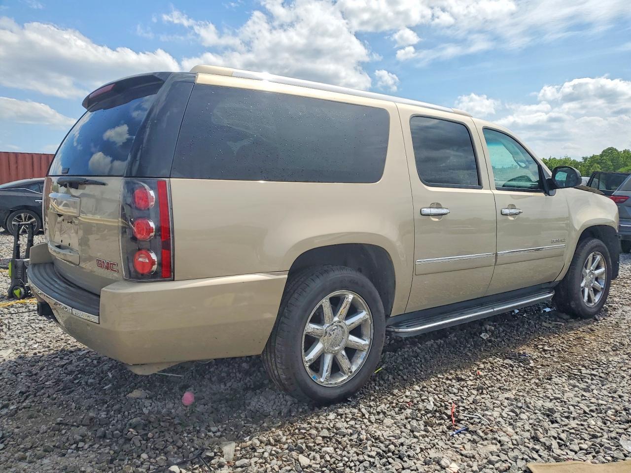 2012 GMC YUKON XL DENALI photo 7