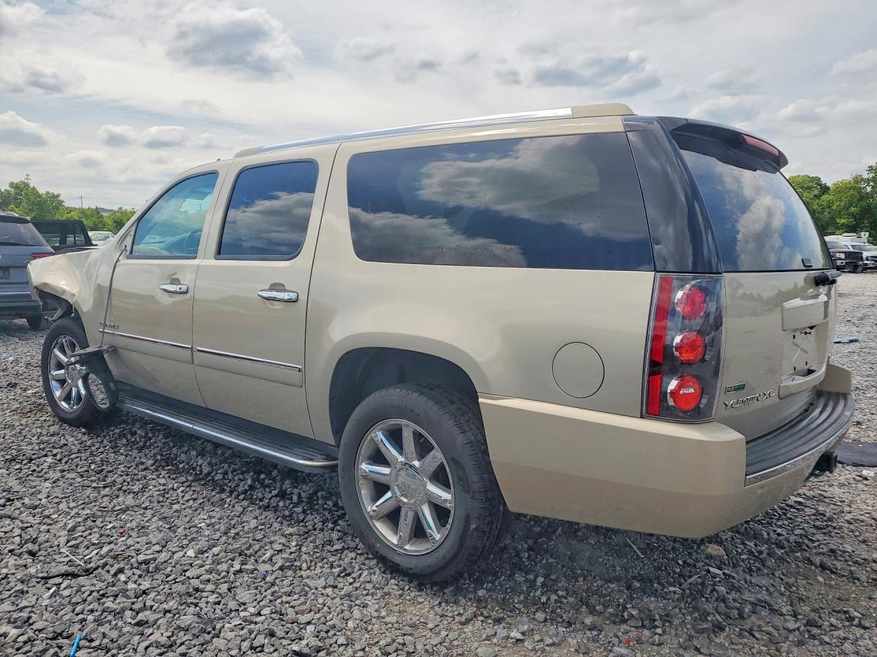 2012 GMC YUKON XL DENALI photo 4