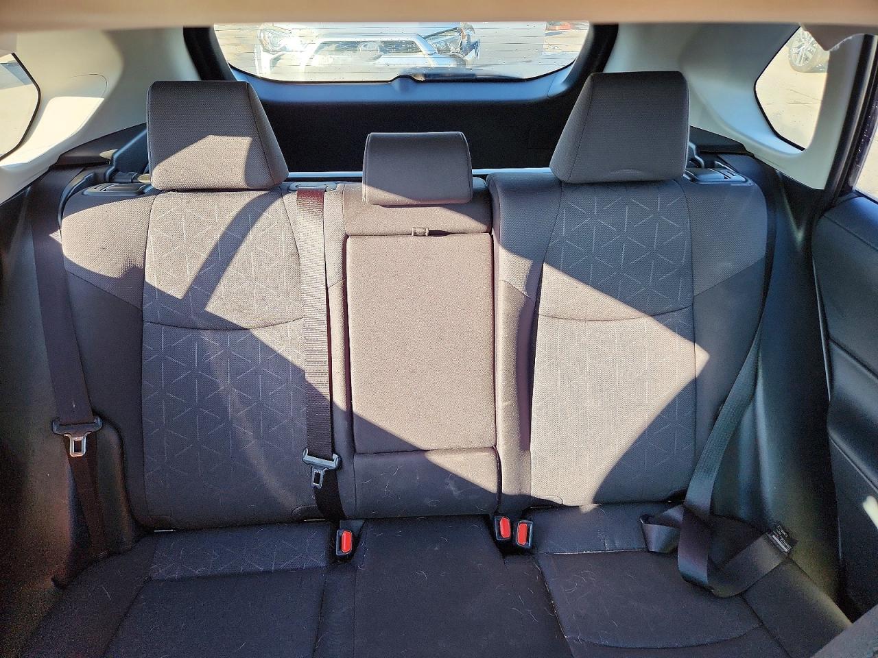 2025 TOYOTA RAV4 XLE photo 10