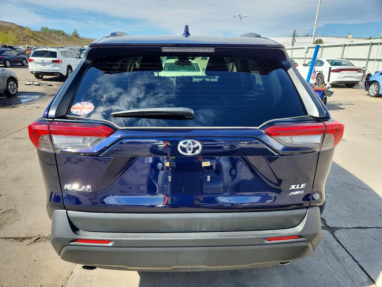 2025 TOYOTA RAV4 XLE photo 6