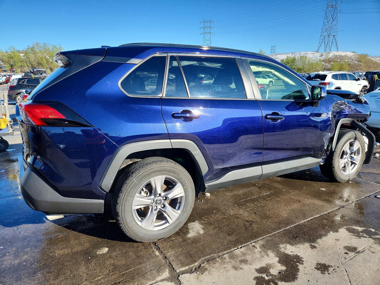 2025 TOYOTA RAV4 XLE photo 3