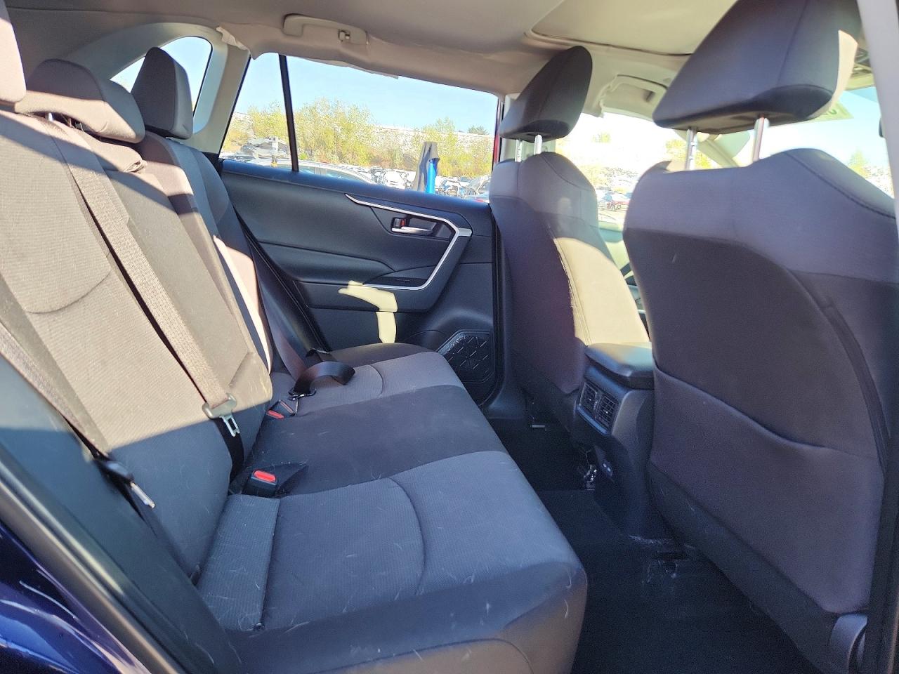 2025 TOYOTA RAV4 XLE photo 11