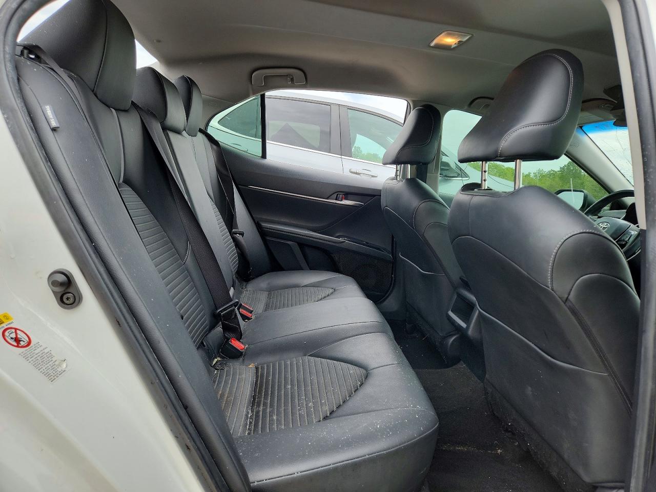 2018 TOYOTA CAMRY SE photo 19