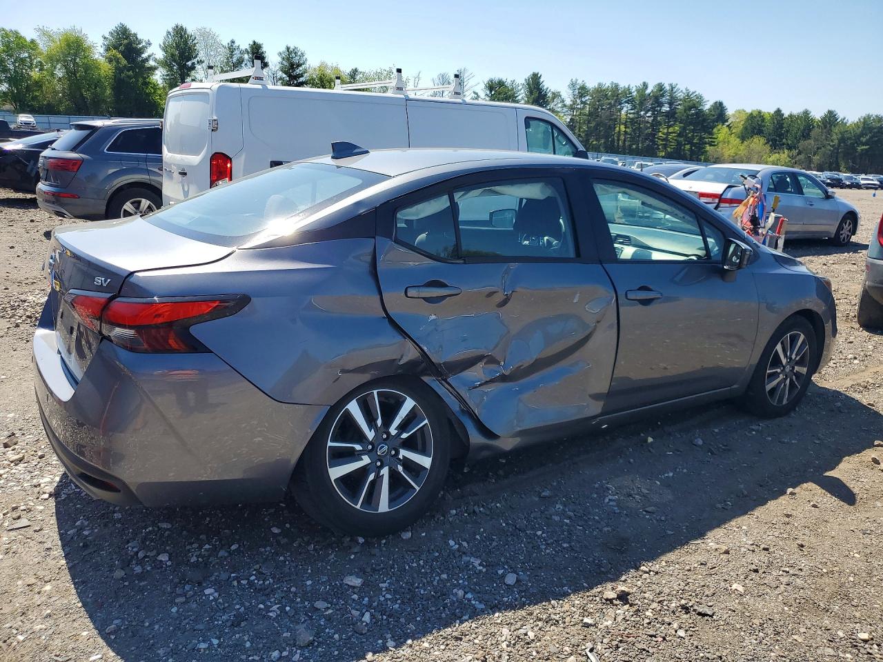 2021 NISSAN VERSA SV photo 5