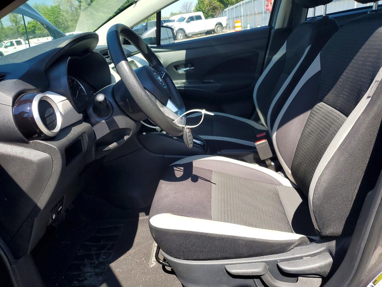 2021 NISSAN VERSA SV photo 13