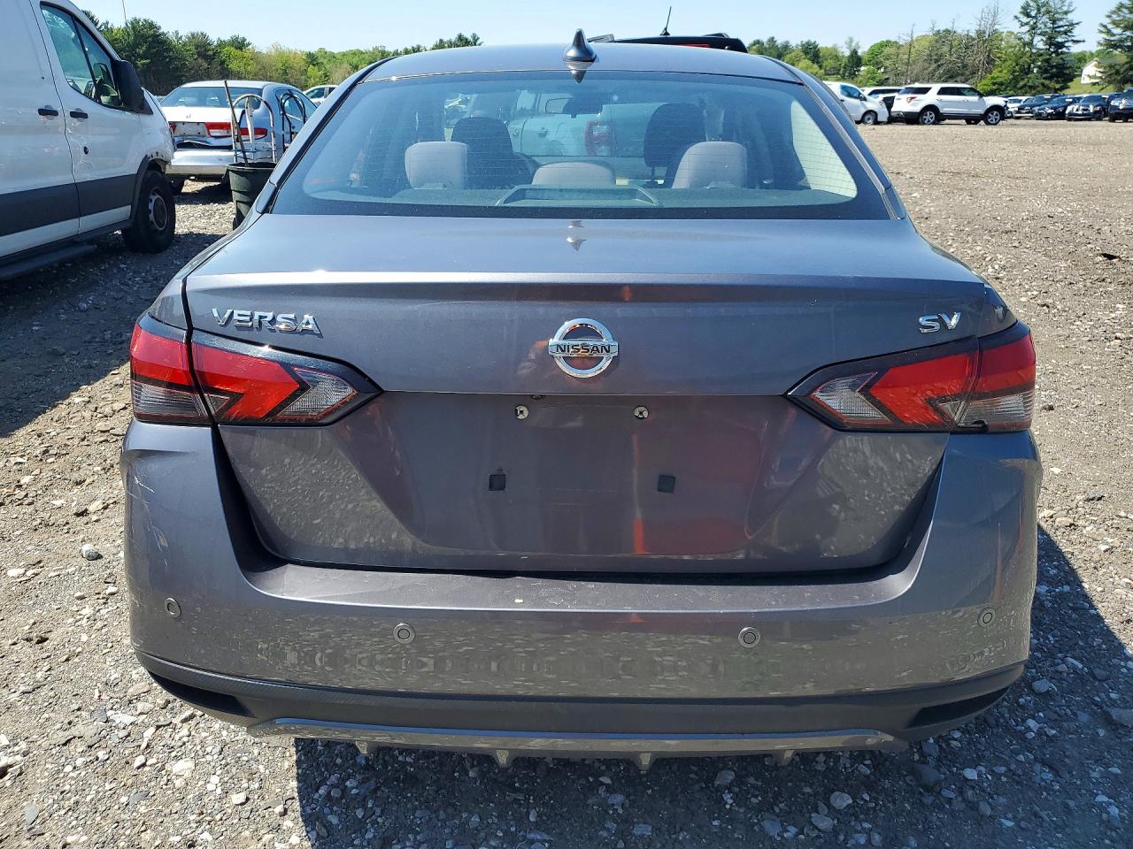 2021 NISSAN VERSA SV photo 11