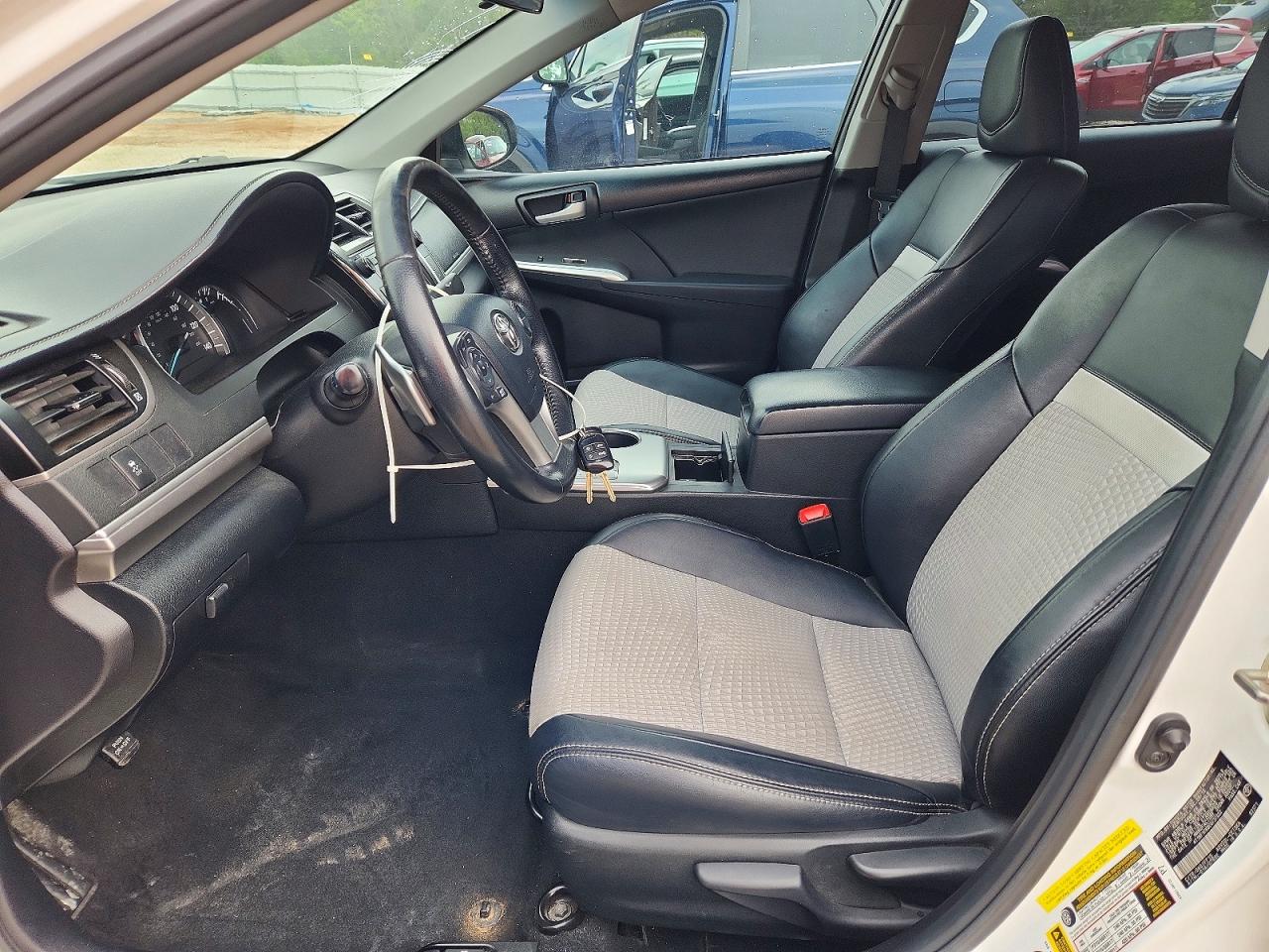 2014 TOYOTA CAMRY SE photo 19