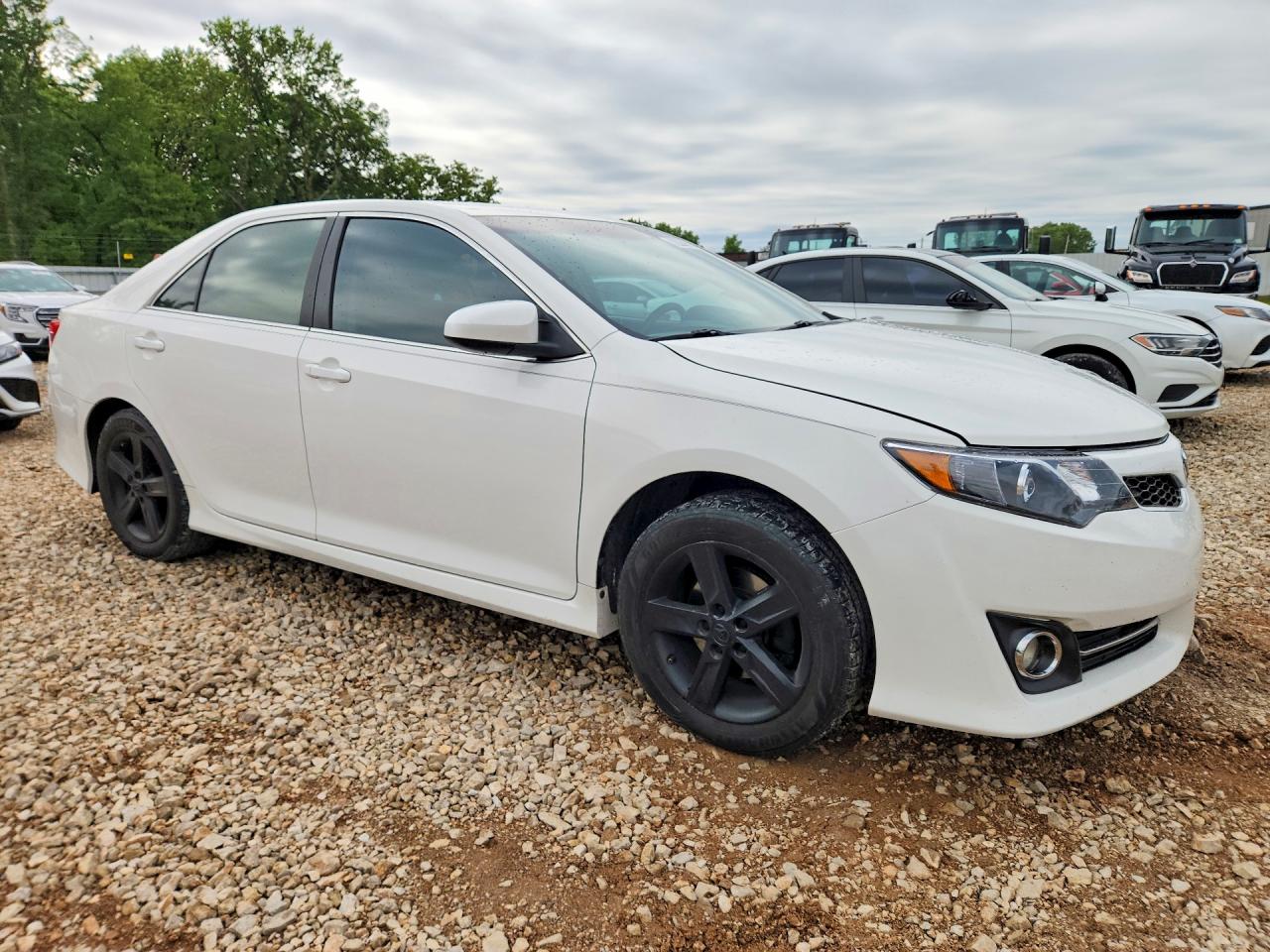 2014 TOYOTA CAMRY SE photo 10