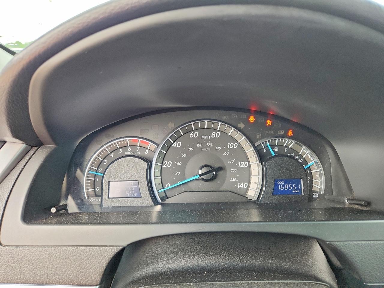 2014 TOYOTA CAMRY SE photo 25