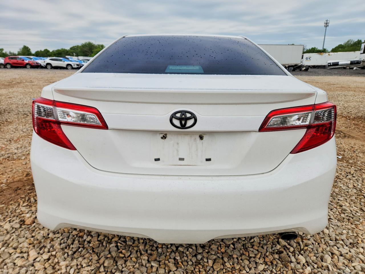 2014 TOYOTA CAMRY SE photo 16