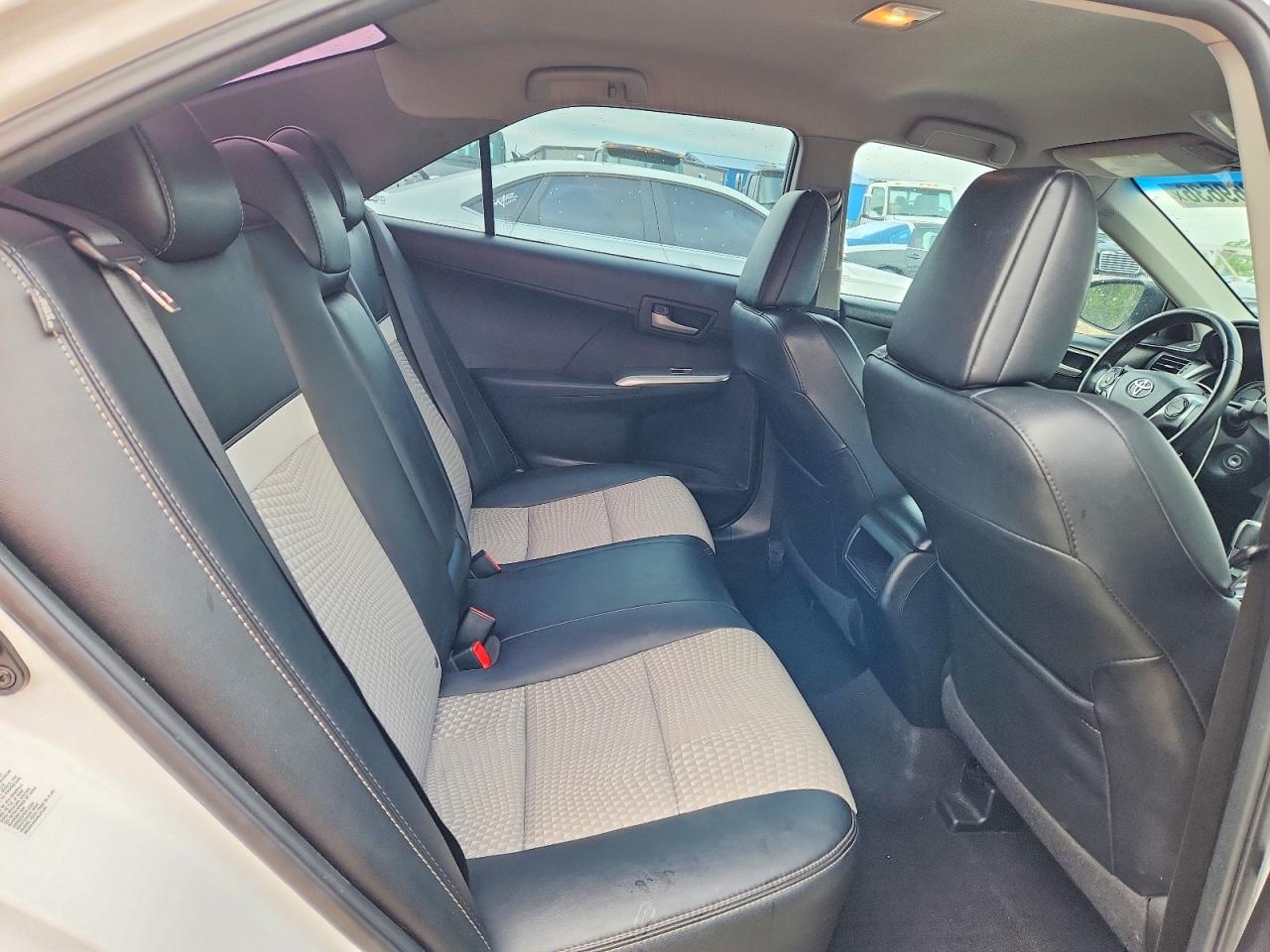2014 TOYOTA CAMRY SE photo 28