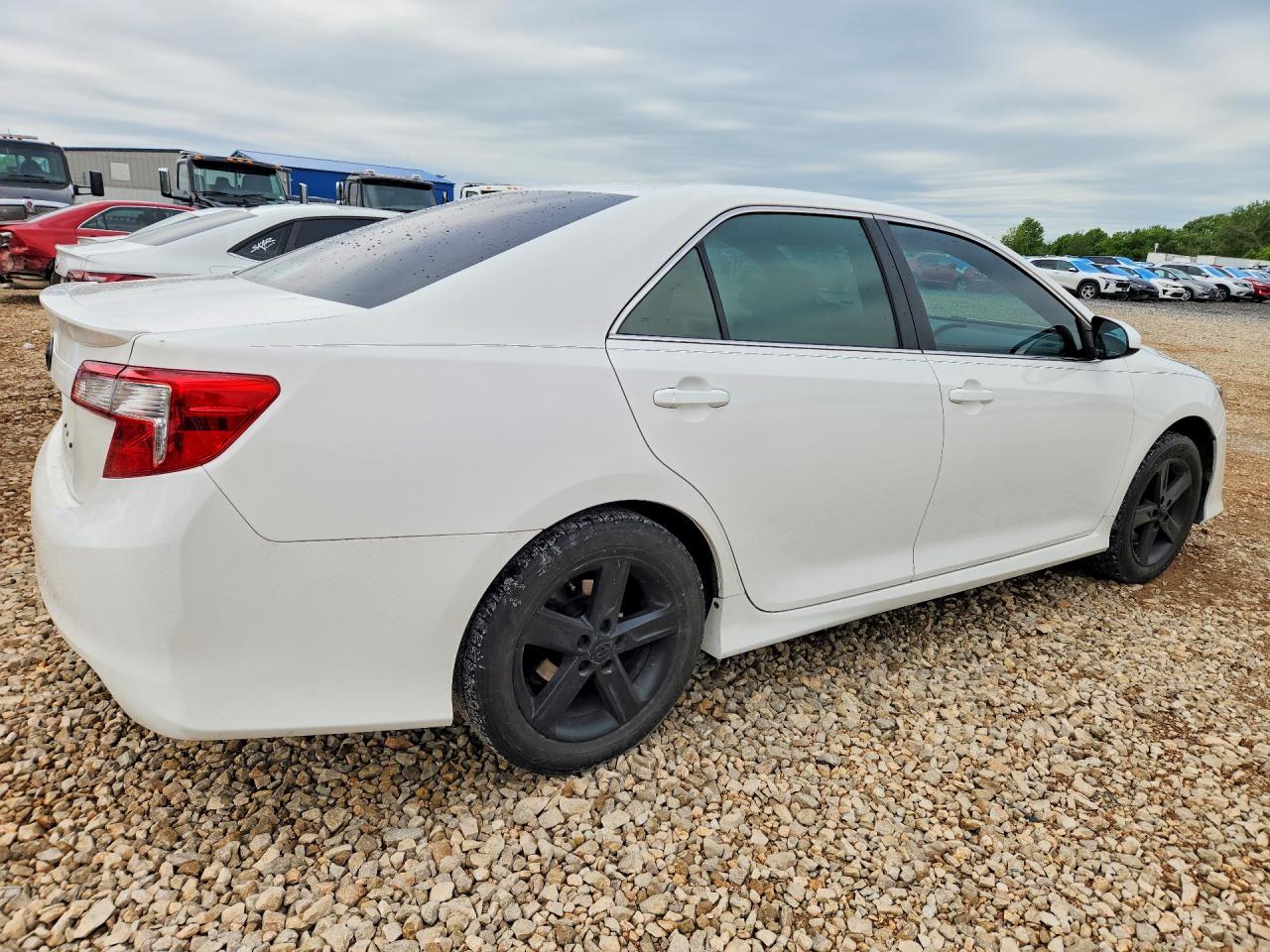 2014 TOYOTA CAMRY SE photo 7