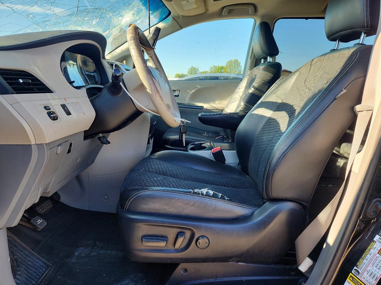2013 TOYOTA SIENNA SPORT photo 7
