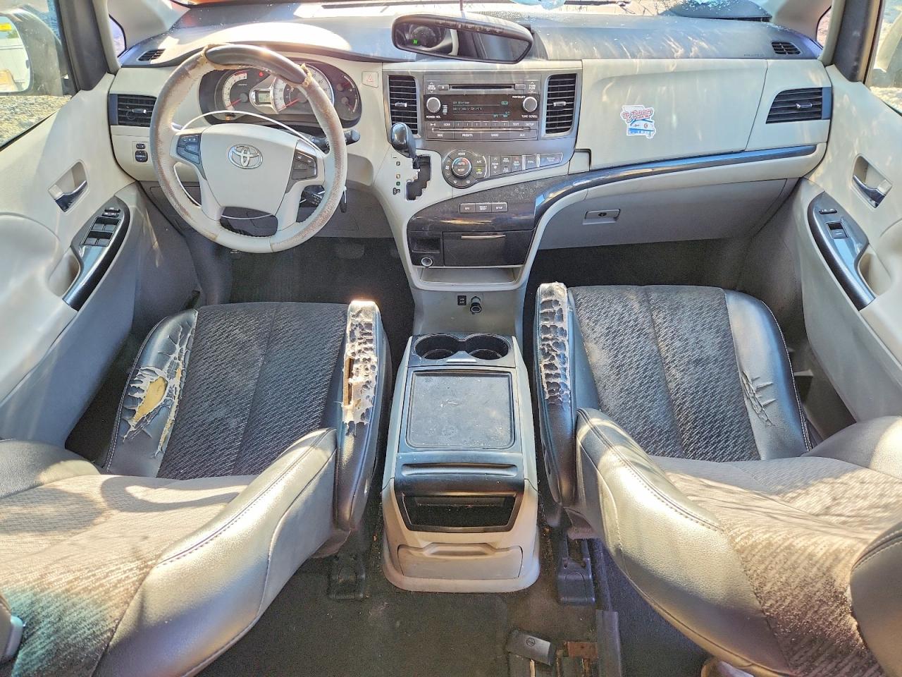2013 TOYOTA SIENNA SPORT photo 8