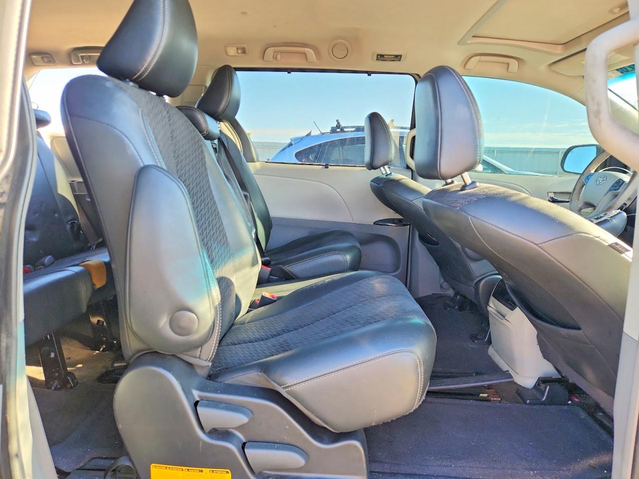 2013 TOYOTA SIENNA SPORT photo 11