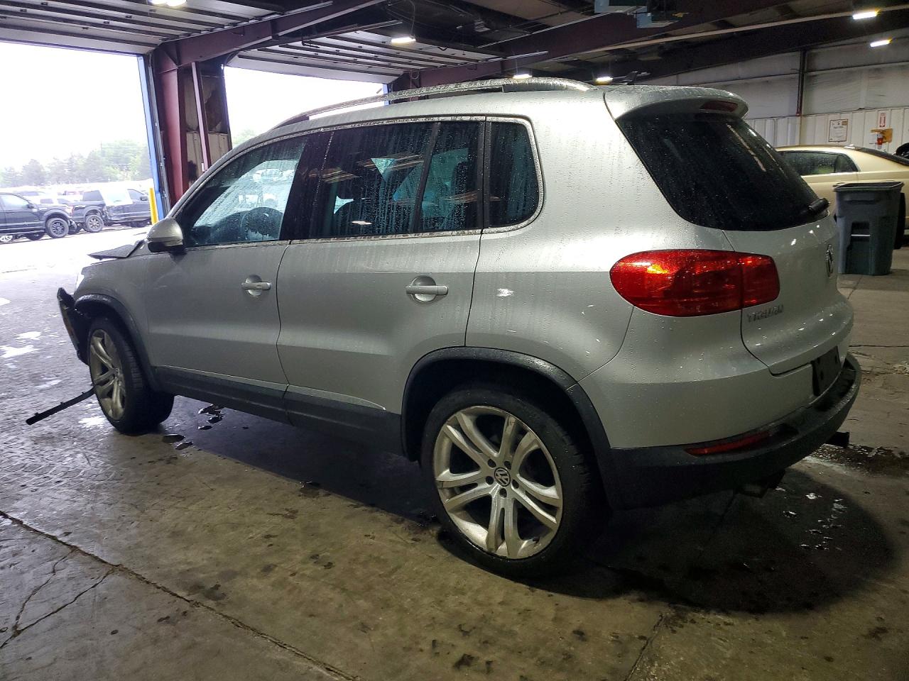2012 VOLKSWAGEN TIGUAN S photo 2