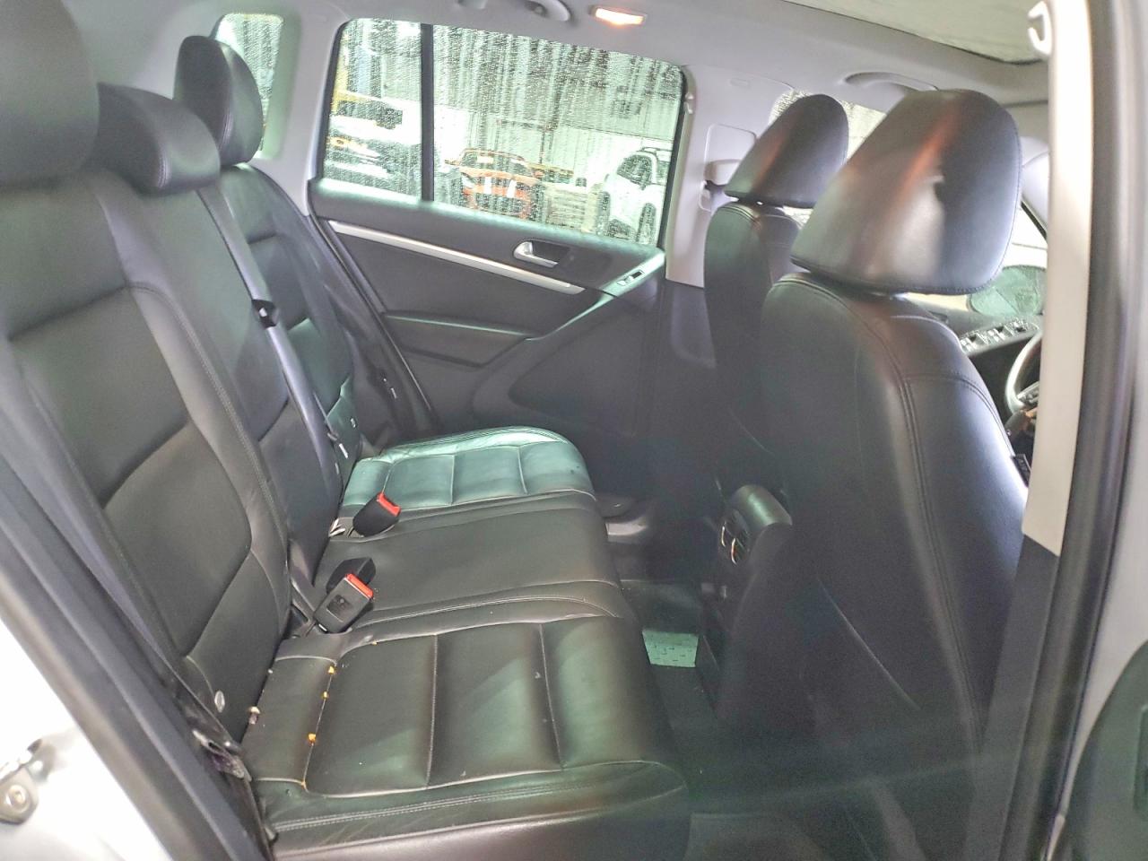 2012 VOLKSWAGEN TIGUAN S photo 10