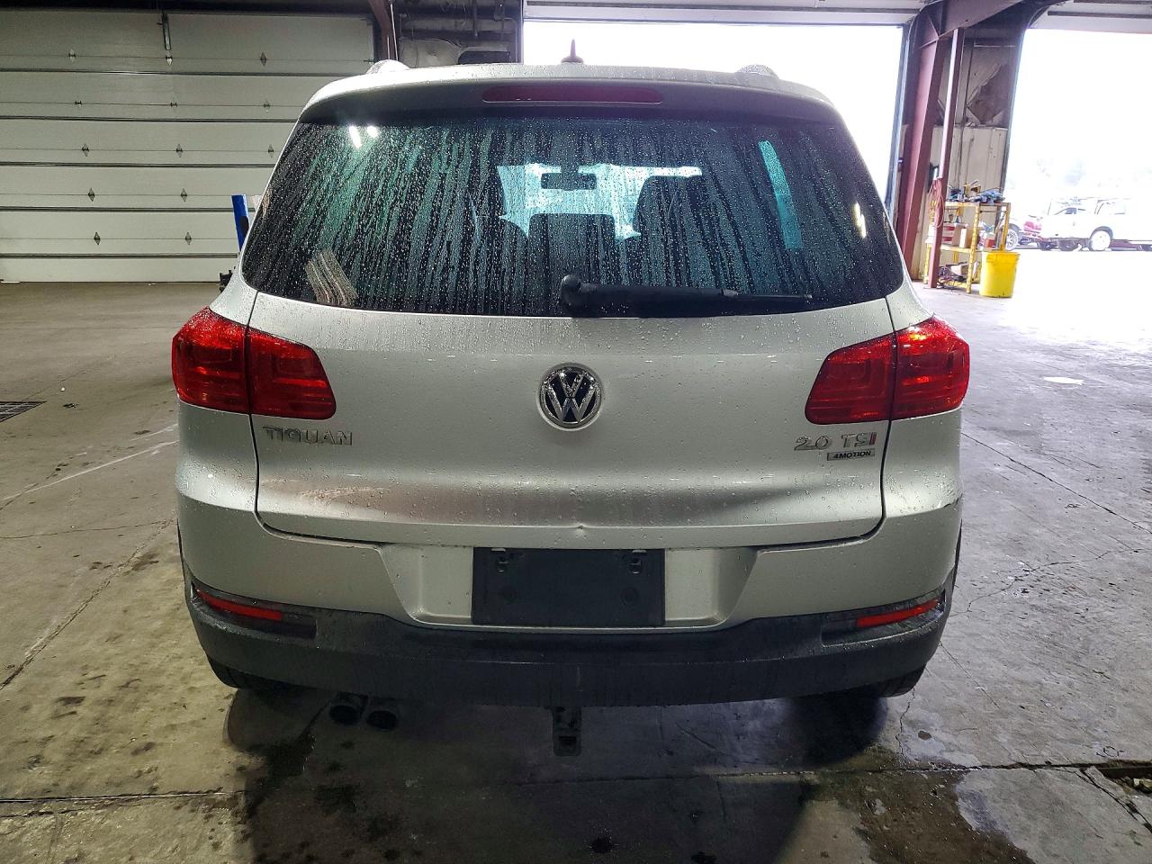 2012 VOLKSWAGEN TIGUAN S photo 6