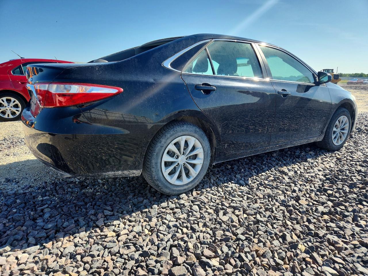 2017 TOYOTA CAMRY LE photo 3