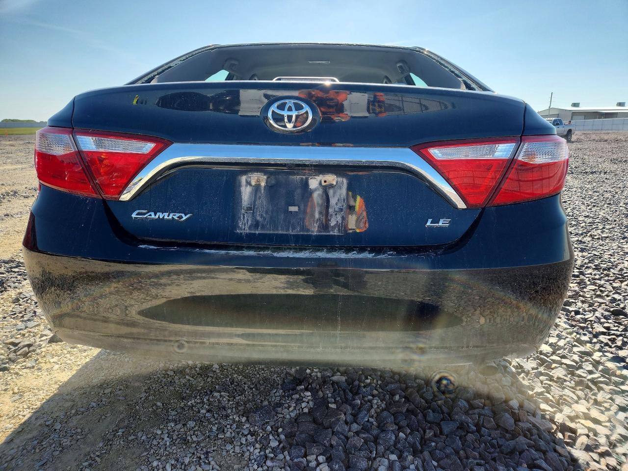 2017 TOYOTA CAMRY LE photo 6