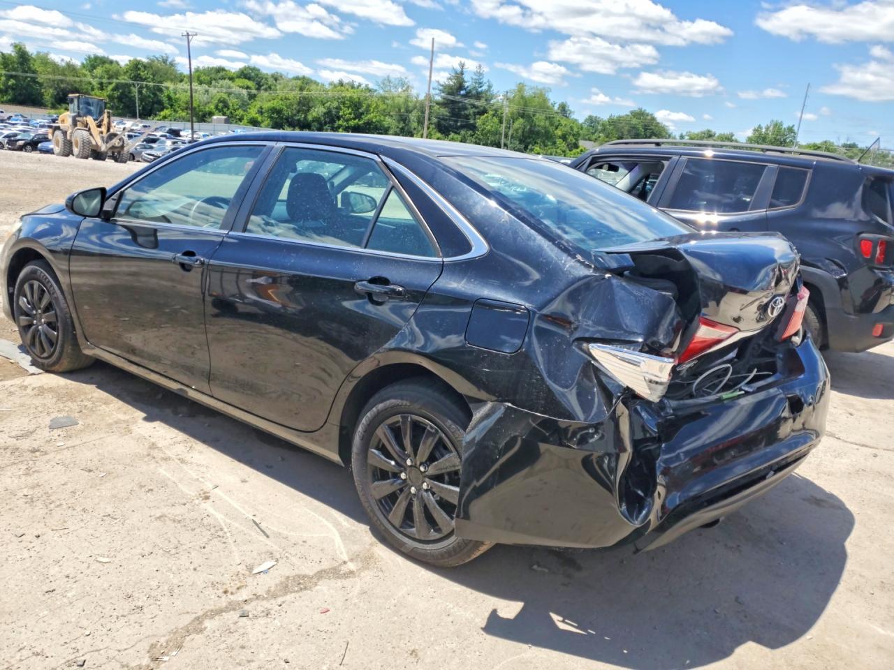 2016 TOYOTA CAMRY LE photo 4