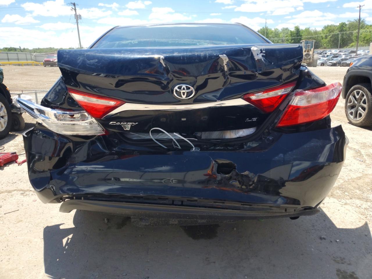 2016 TOYOTA CAMRY LE photo 16