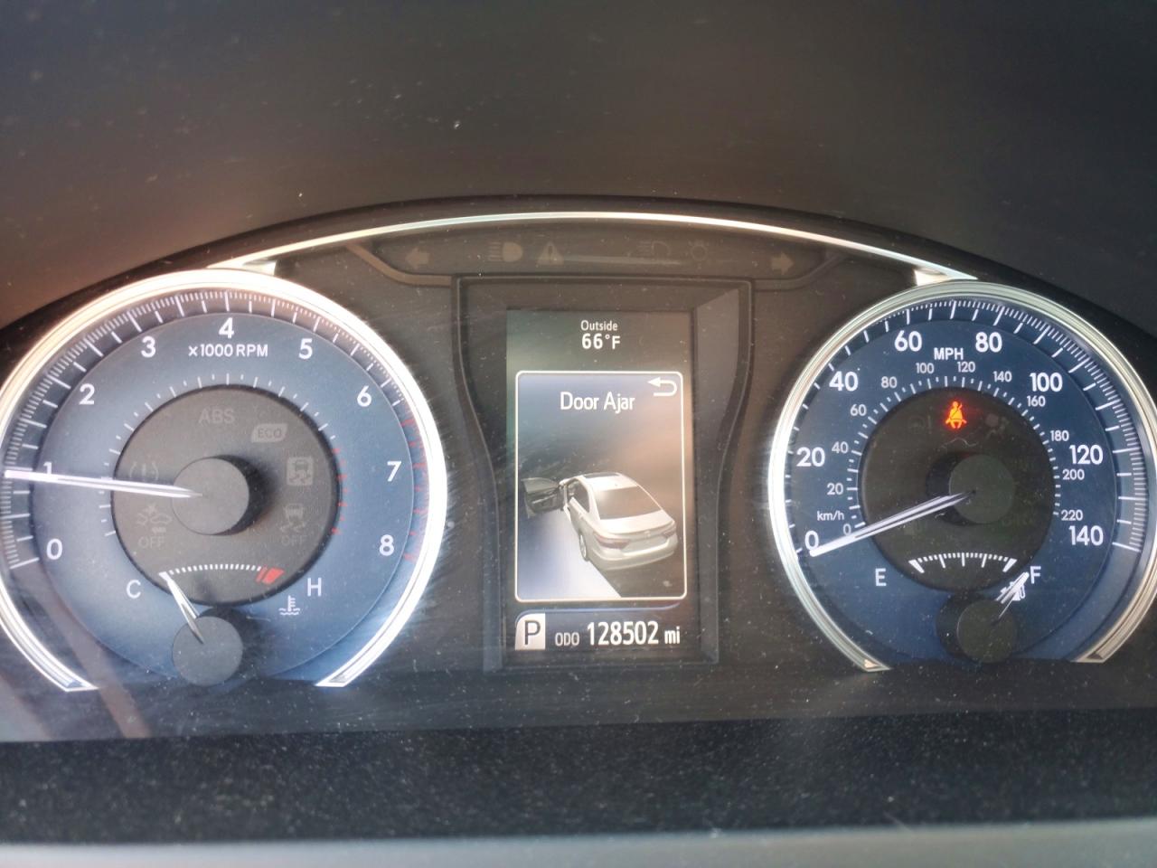 2016 TOYOTA CAMRY LE photo 25