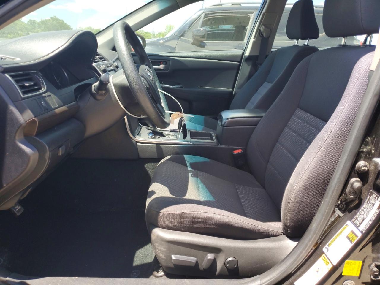 2016 TOYOTA CAMRY LE photo 19