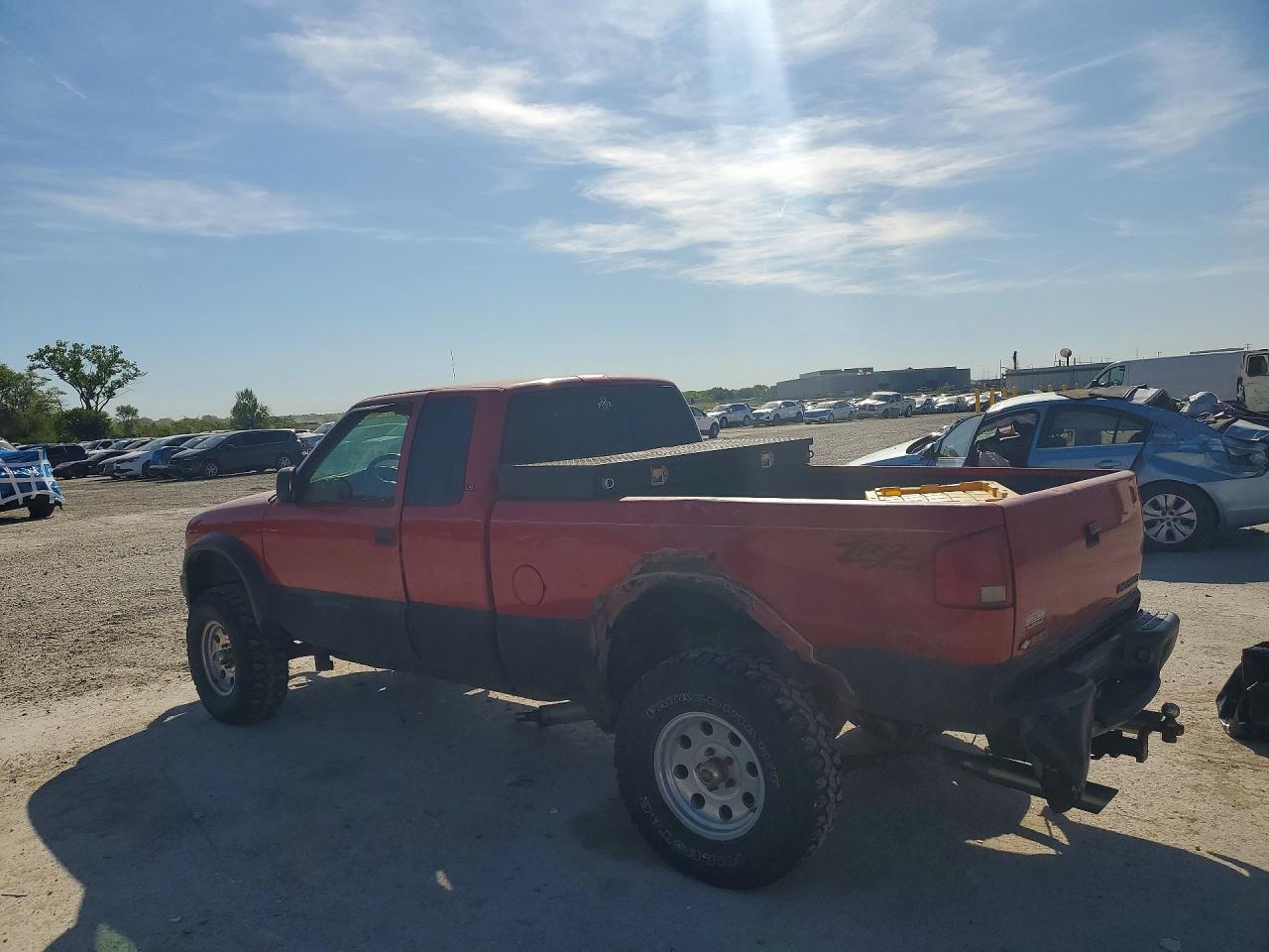 1999 CHEVROLET S TRUCK S10 photo 4