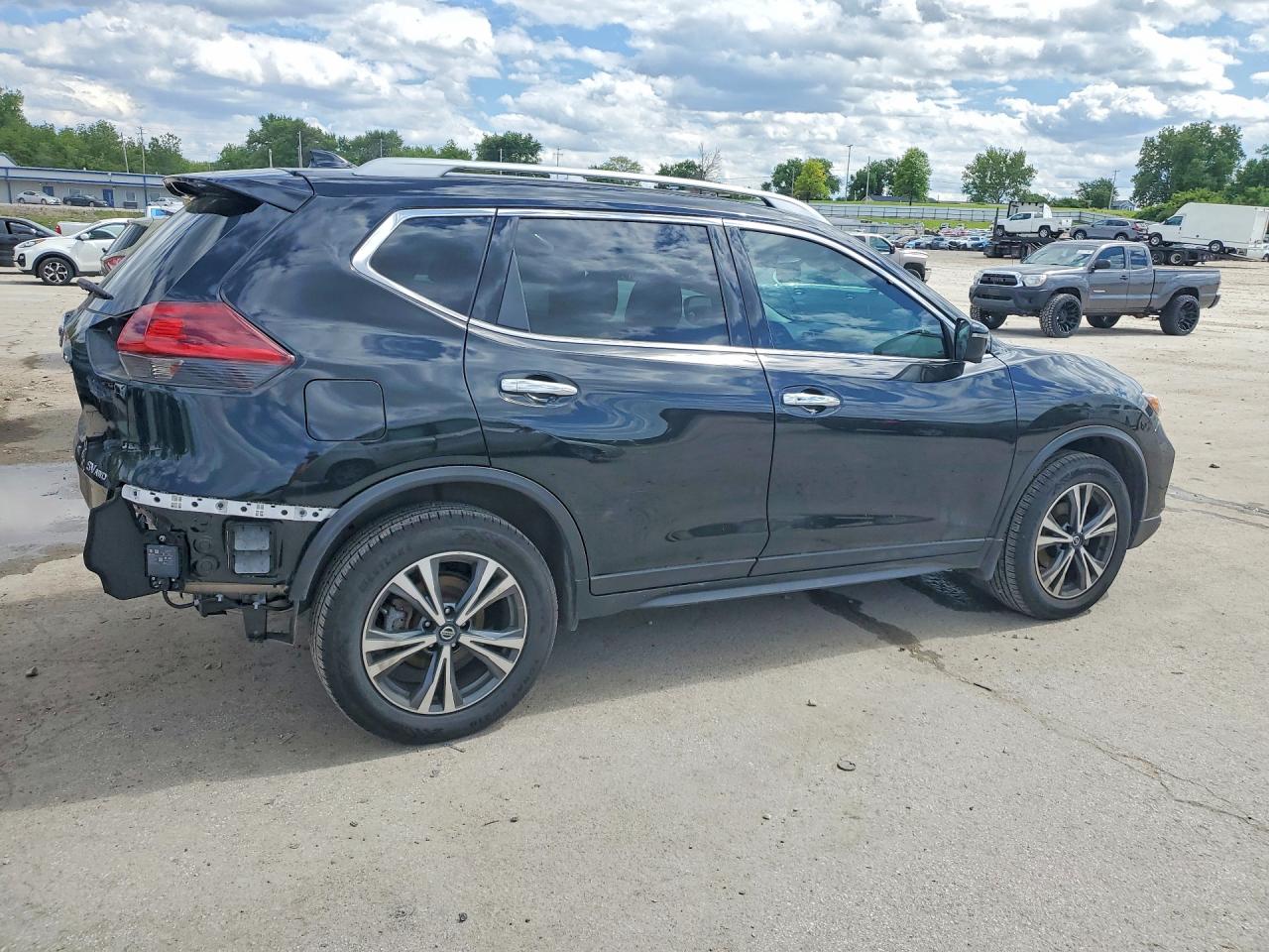 2019 NISSAN ROGUE SV photo 5