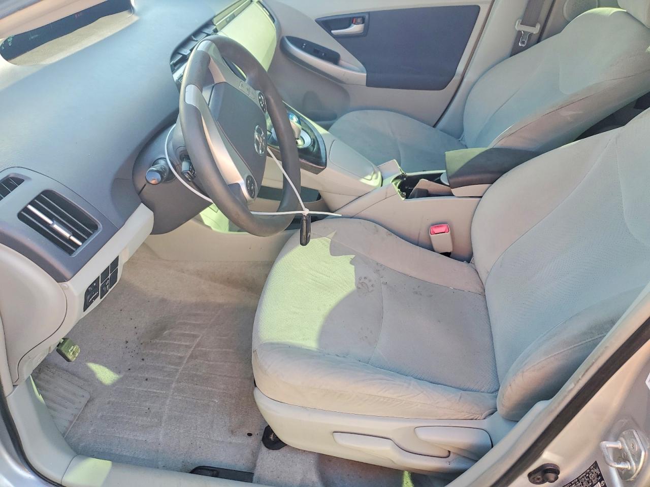 2011 TOYOTA PRIUS THREE photo 7