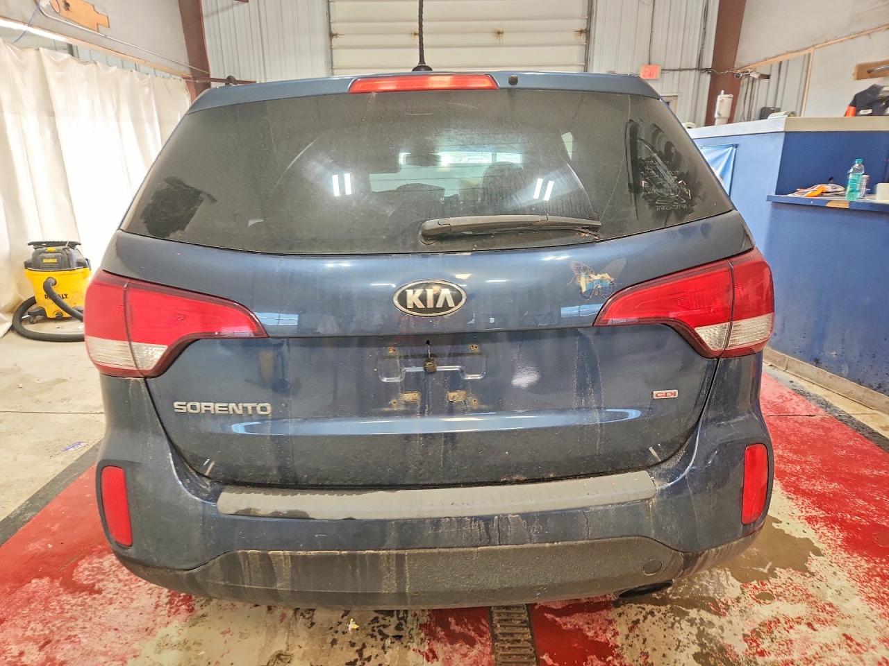 2014 KIA SORENTO LX photo 11
