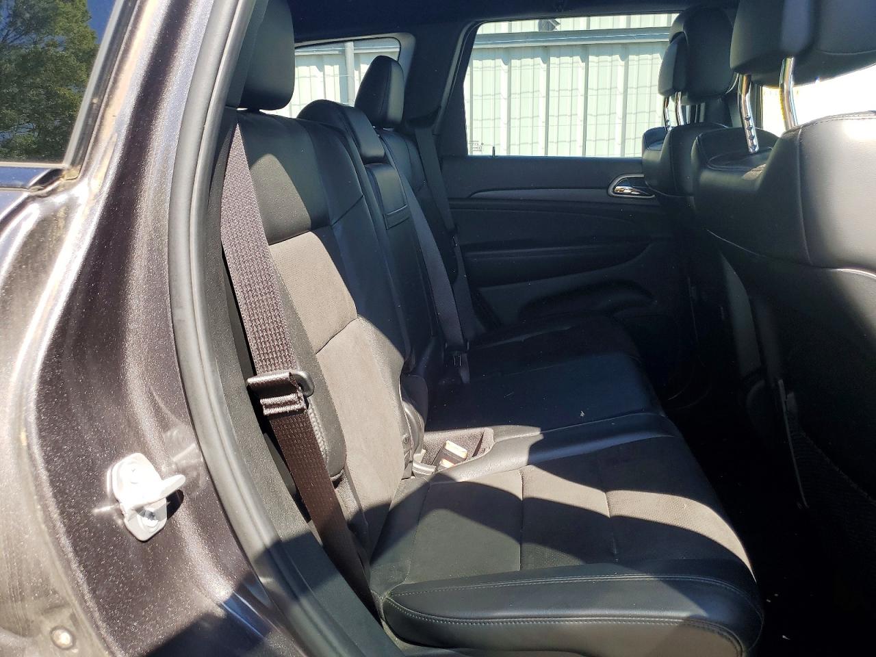 2020 JEEP GRAND CHEROKEE LAREDO photo 11
