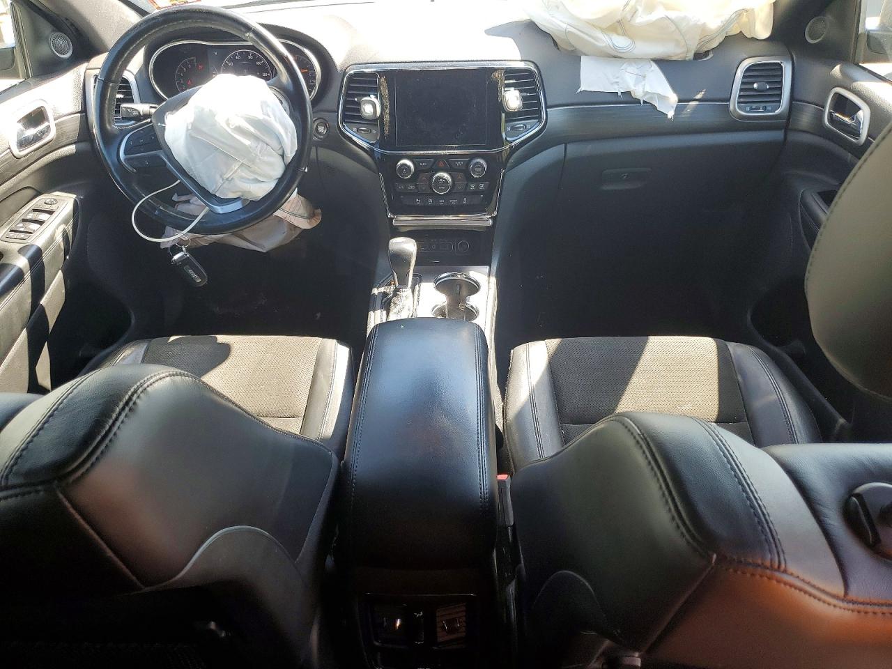 2020 JEEP GRAND CHEROKEE LAREDO photo 8