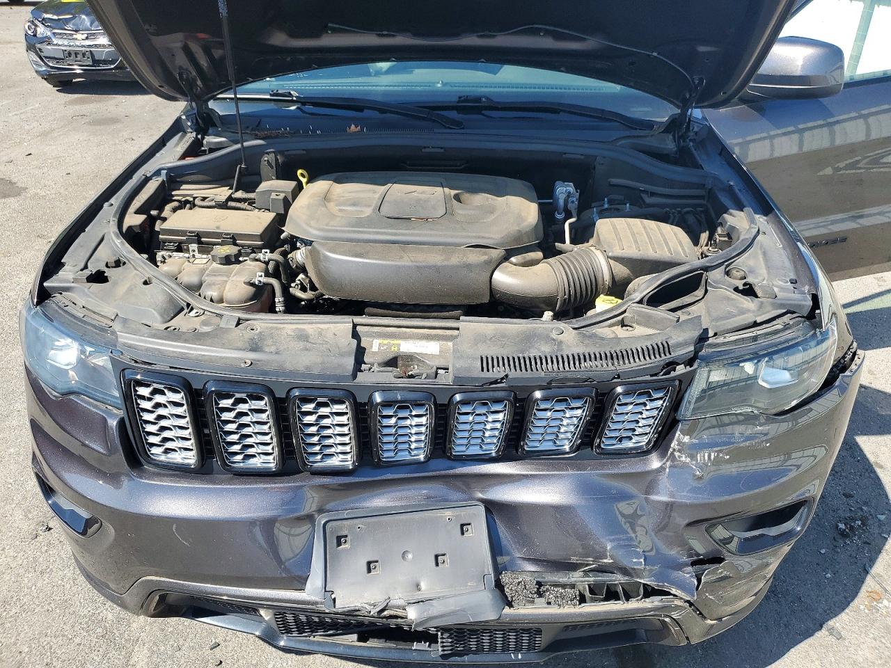 2020 JEEP GRAND CHEROKEE LAREDO photo 12