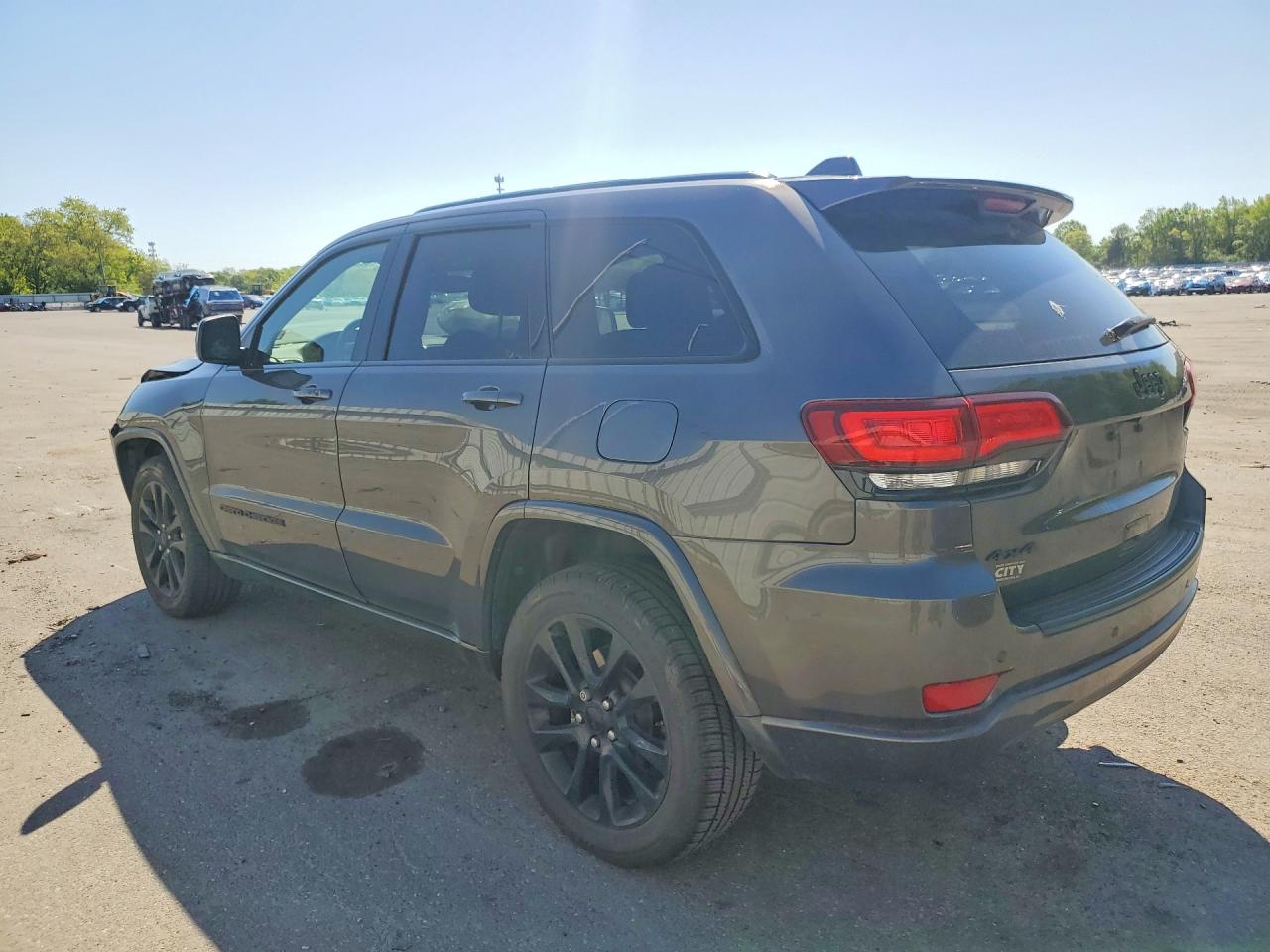 2020 JEEP GRAND CHEROKEE LAREDO photo 2