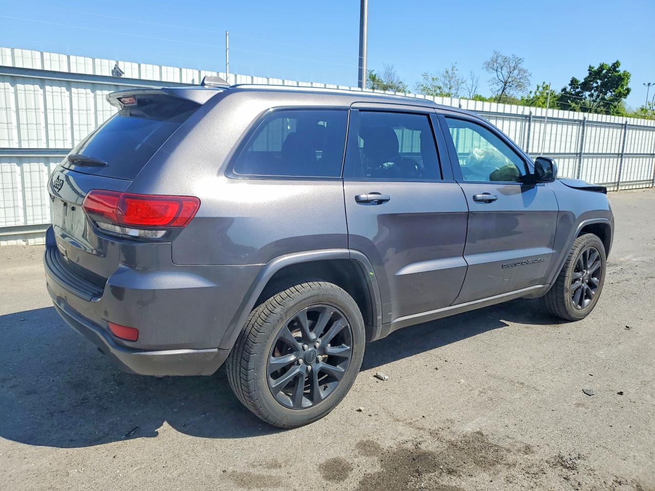 2020 JEEP GRAND CHEROKEE LAREDO photo 3