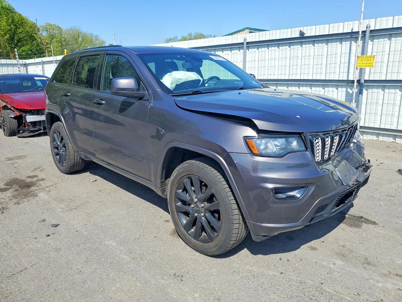 2020 JEEP GRAND CHEROKEE LAREDO photo 4