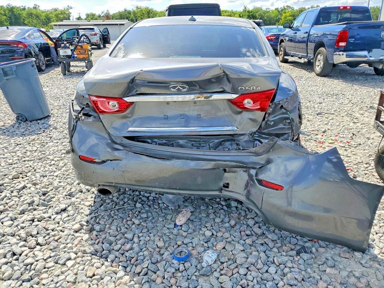 2015 INFINITI Q50 BASE photo 16