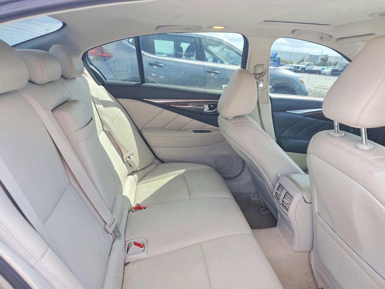 2015 INFINITI Q50 BASE photo 28
