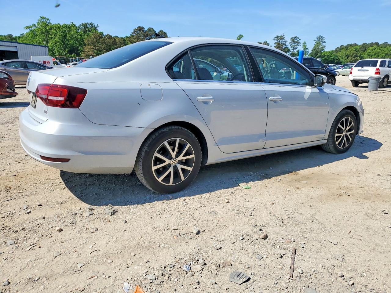 2017 VOLKSWAGEN JETTA SE photo 5