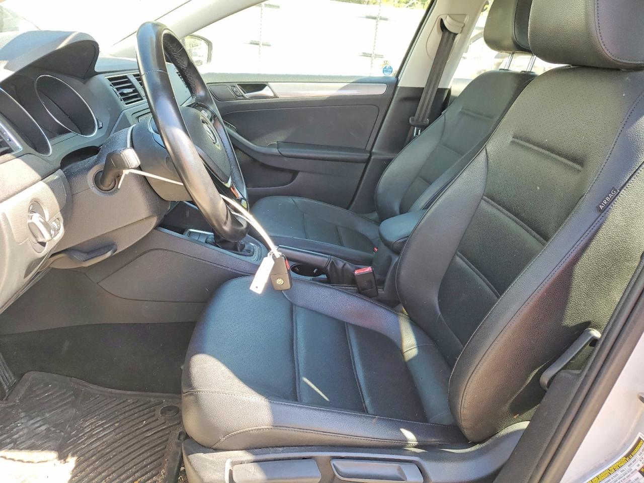 2017 VOLKSWAGEN JETTA SE photo 13