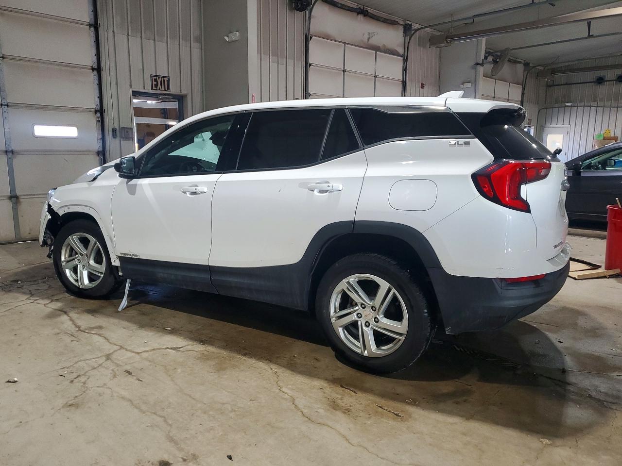 2018 GMC TERRAIN SLE photo 3