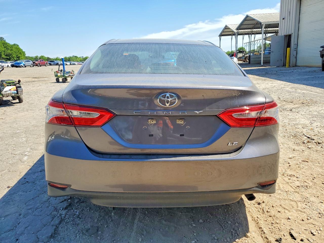 2018 TOYOTA CAMRY LE photo 11